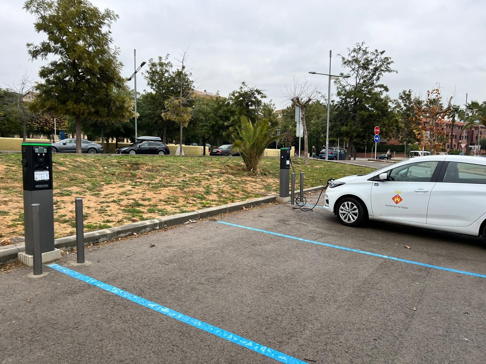 Comencen les obres per instal·lar tres noves estacions de recàrrega per a vehicles elèctrics